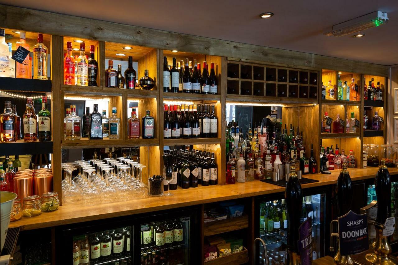 The Poacher Inn 훅 외부 사진