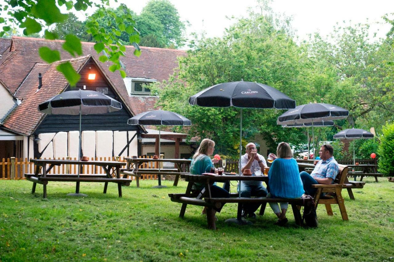 The Poacher Inn 훅 외부 사진