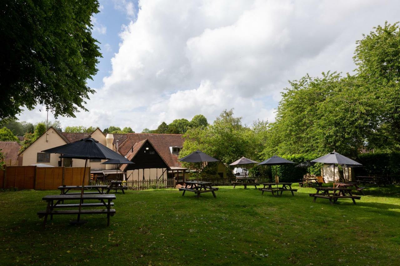The Poacher Inn 훅 외부 사진