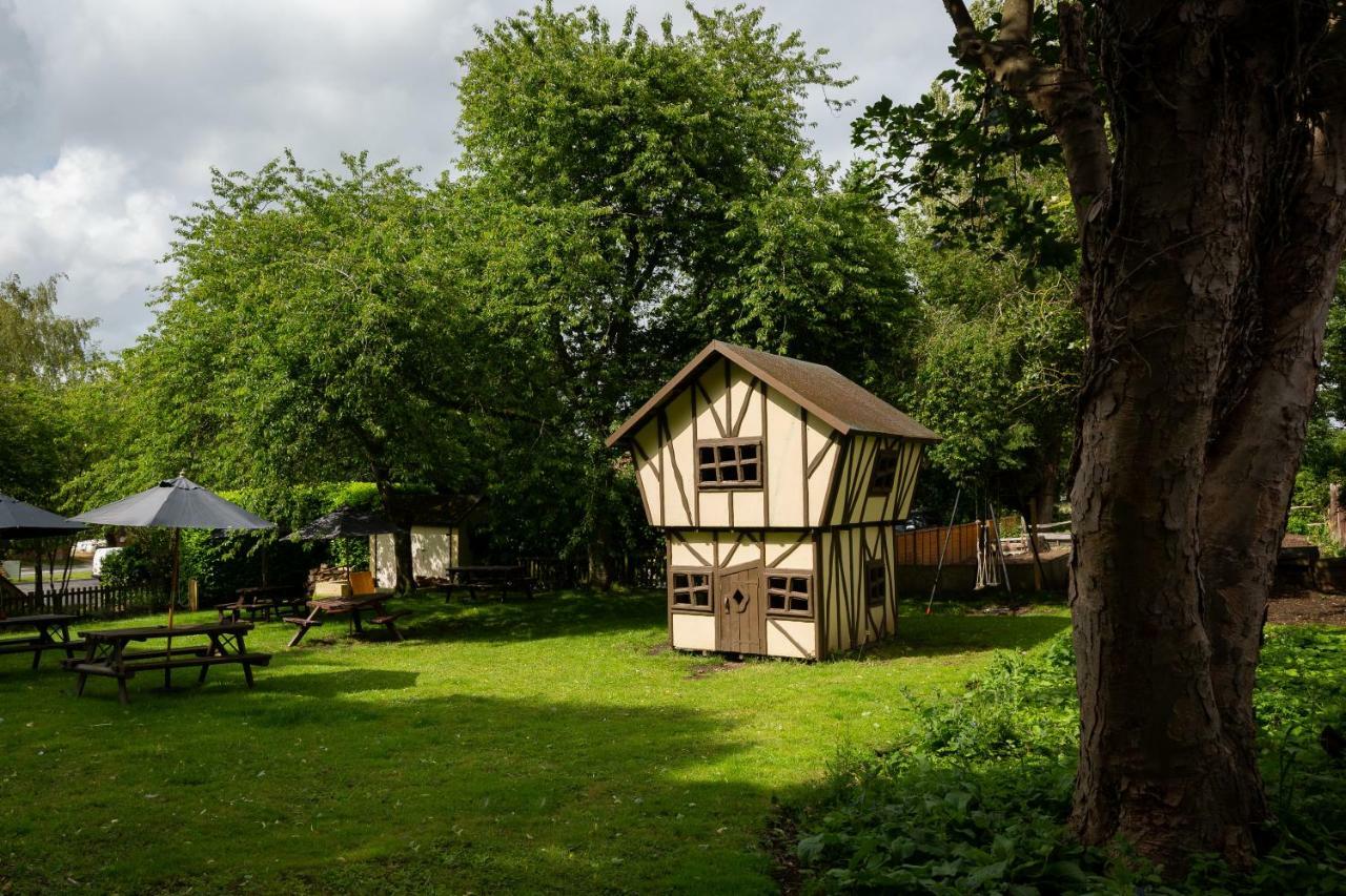 The Poacher Inn 훅 외부 사진